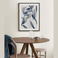Affiche encadrée Aquavia accrochée au mur – mise en ambiance salon