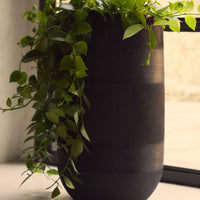 Ensemble de 2 cache-pots Solsona – mise en ambiance intérieure
