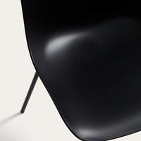 Chaise Alaró noire – détail des pieds