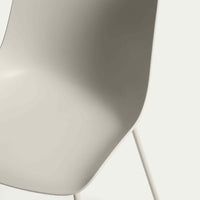 Chaise Alaró beige – détail des pieds