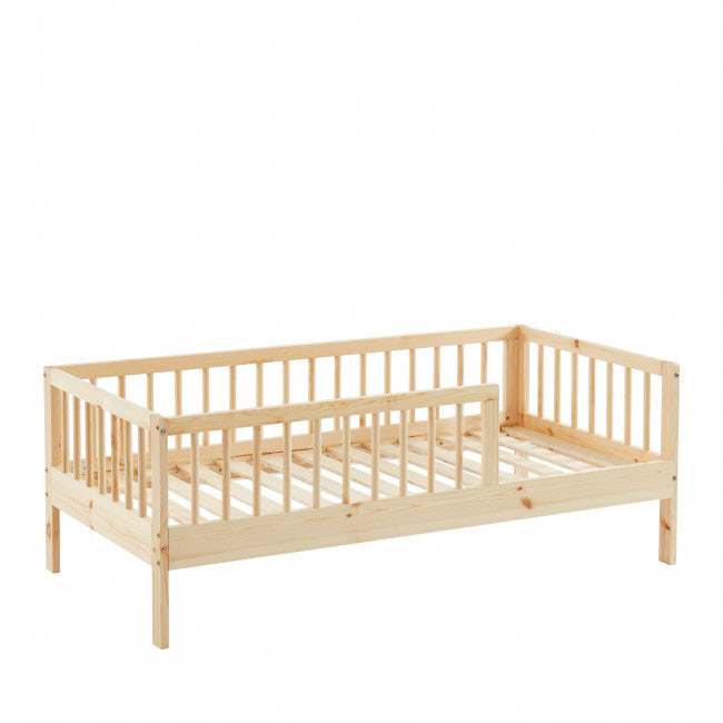 Cadre de lit pour enfant avec barriere