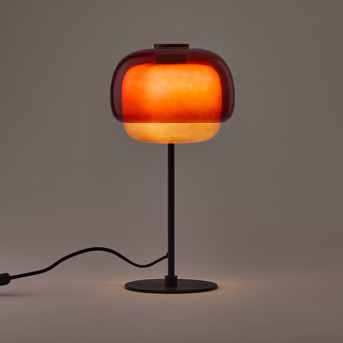 Lampe à poser Kinako rouge – mise en ambiance salon