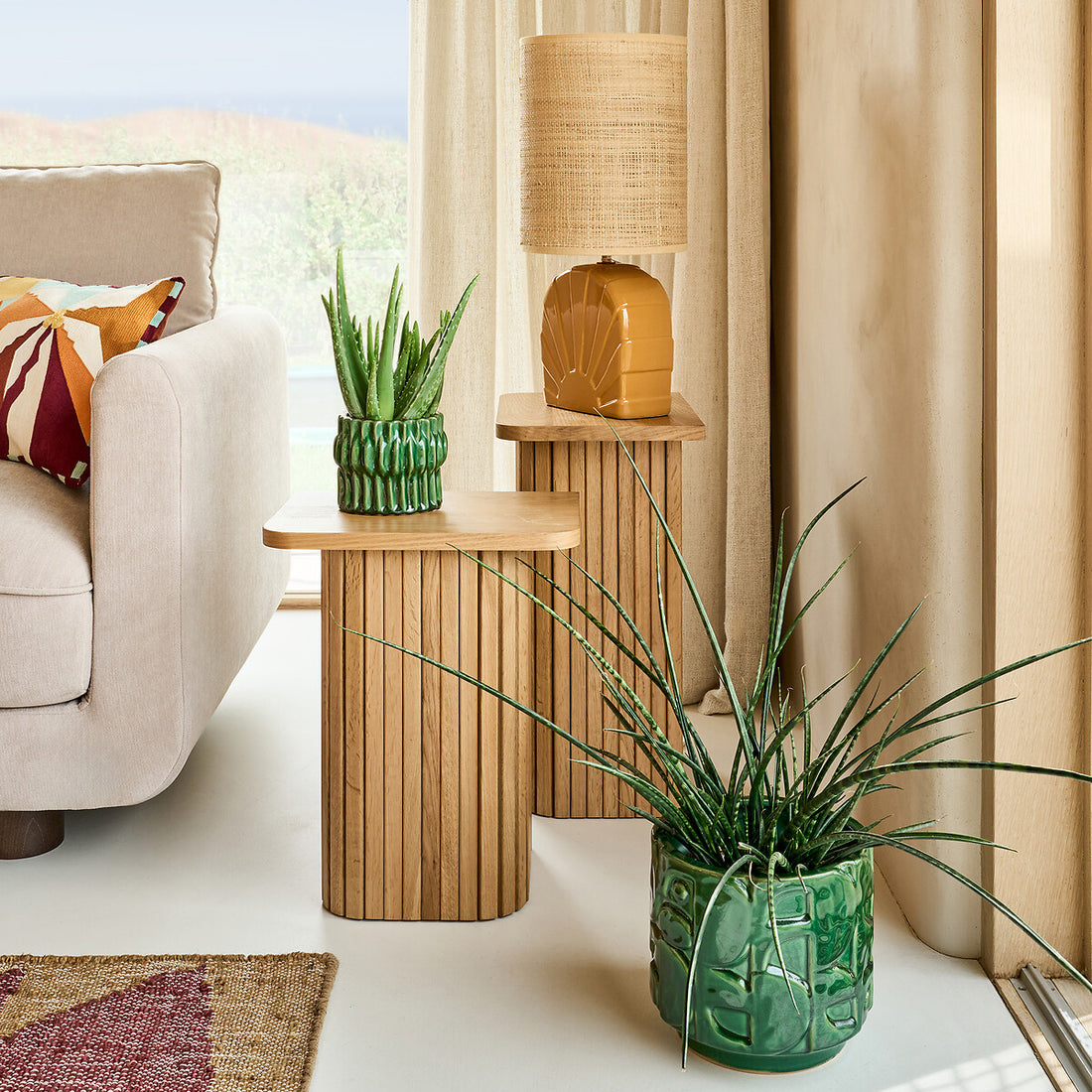 Cache-pot Kynia vert avec plante – mise en ambiance salon