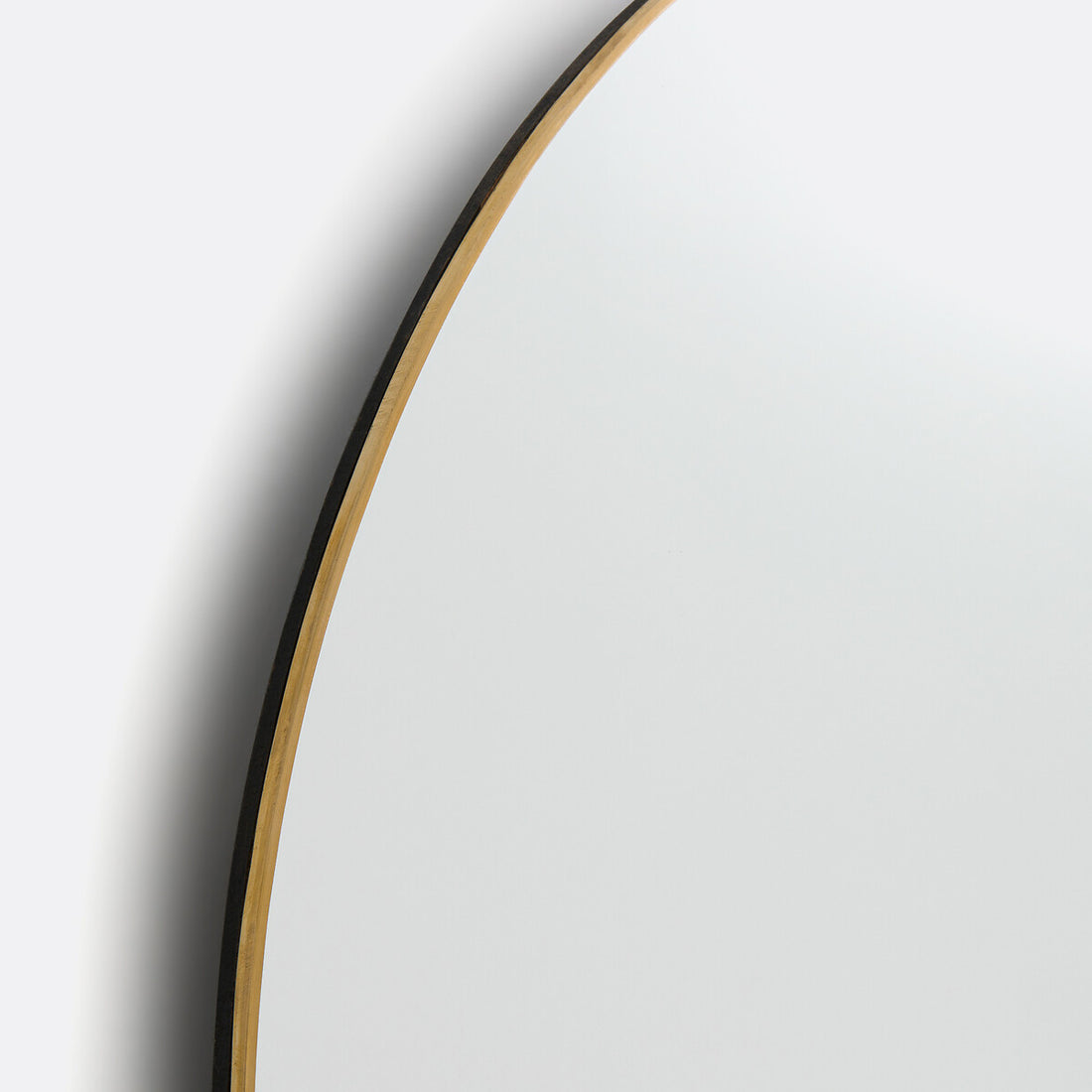 Miroir Uyola – détail de la finition laiton vieilli
