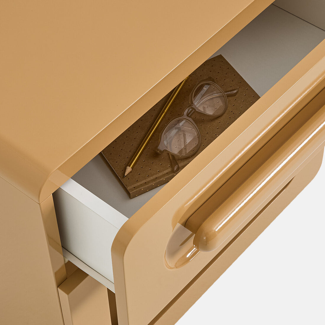Table de chevet Newick moka – tiroir et niche de rangement ouverts