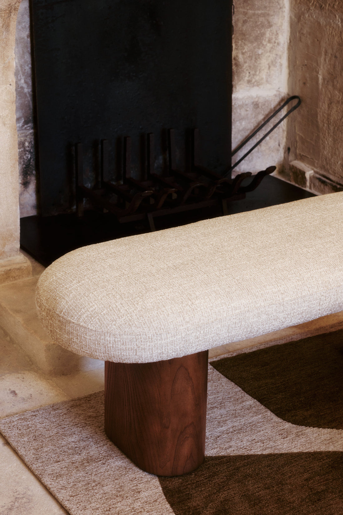 Banc Popa tweed beige - détail assise et piètement