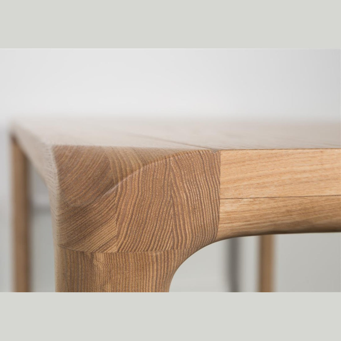 Skoll extendable table