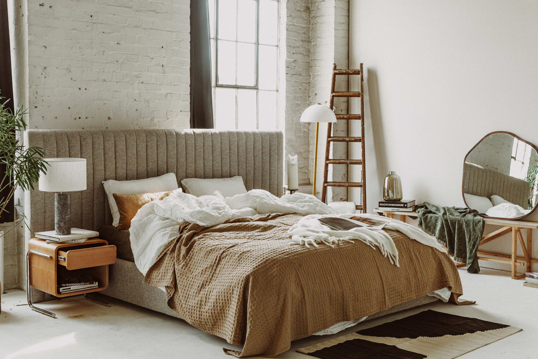 Gaia marble table lamp