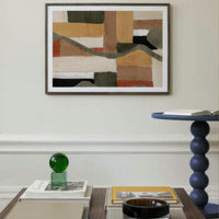 Affiche Painted Shapes No2 encadrée en noyer – mise en ambiance salon