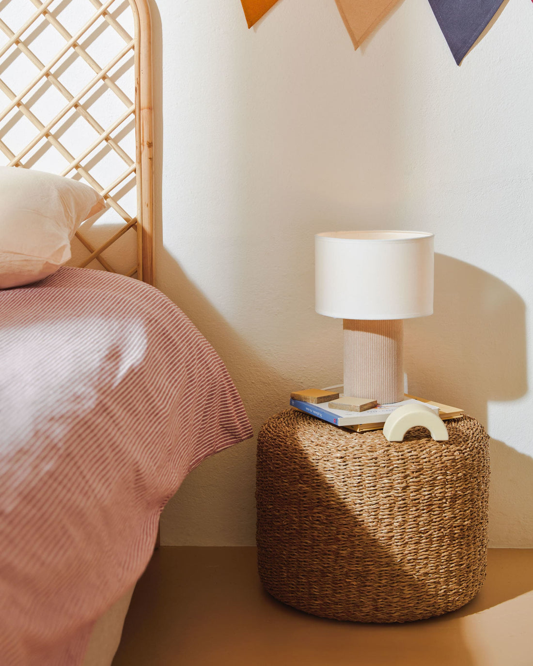 Lampe à poser Llançà – mise en ambiance salon