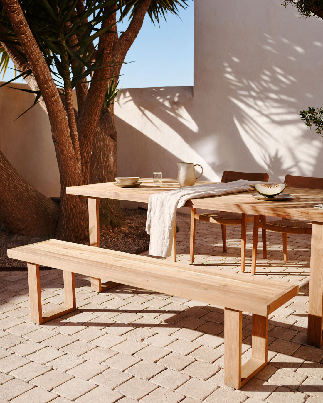 Banc Tamariu en teck – mise en ambiance terrasse