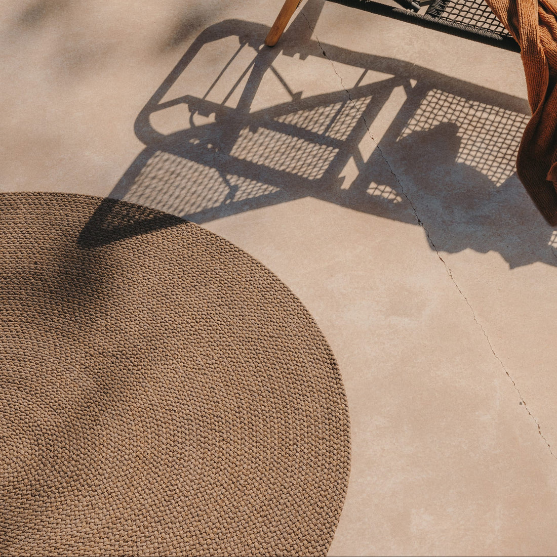 Tapis rond Aiguablava beige – mise en ambiance salon