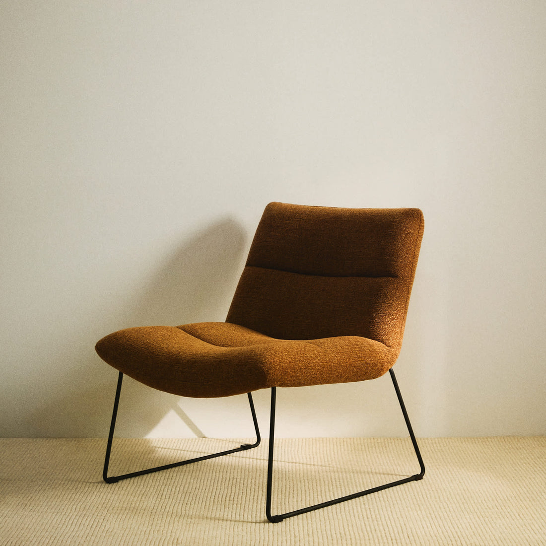 Fauteuil Aria terracotta chenille – mise en ambiance salon