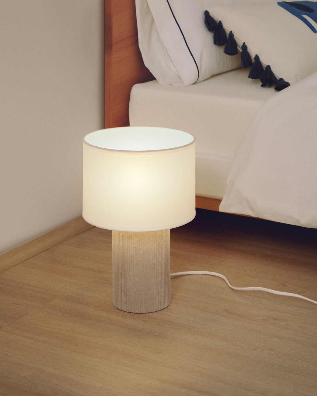 Lampe à poser Llançà – mise en ambiance chambre enfant