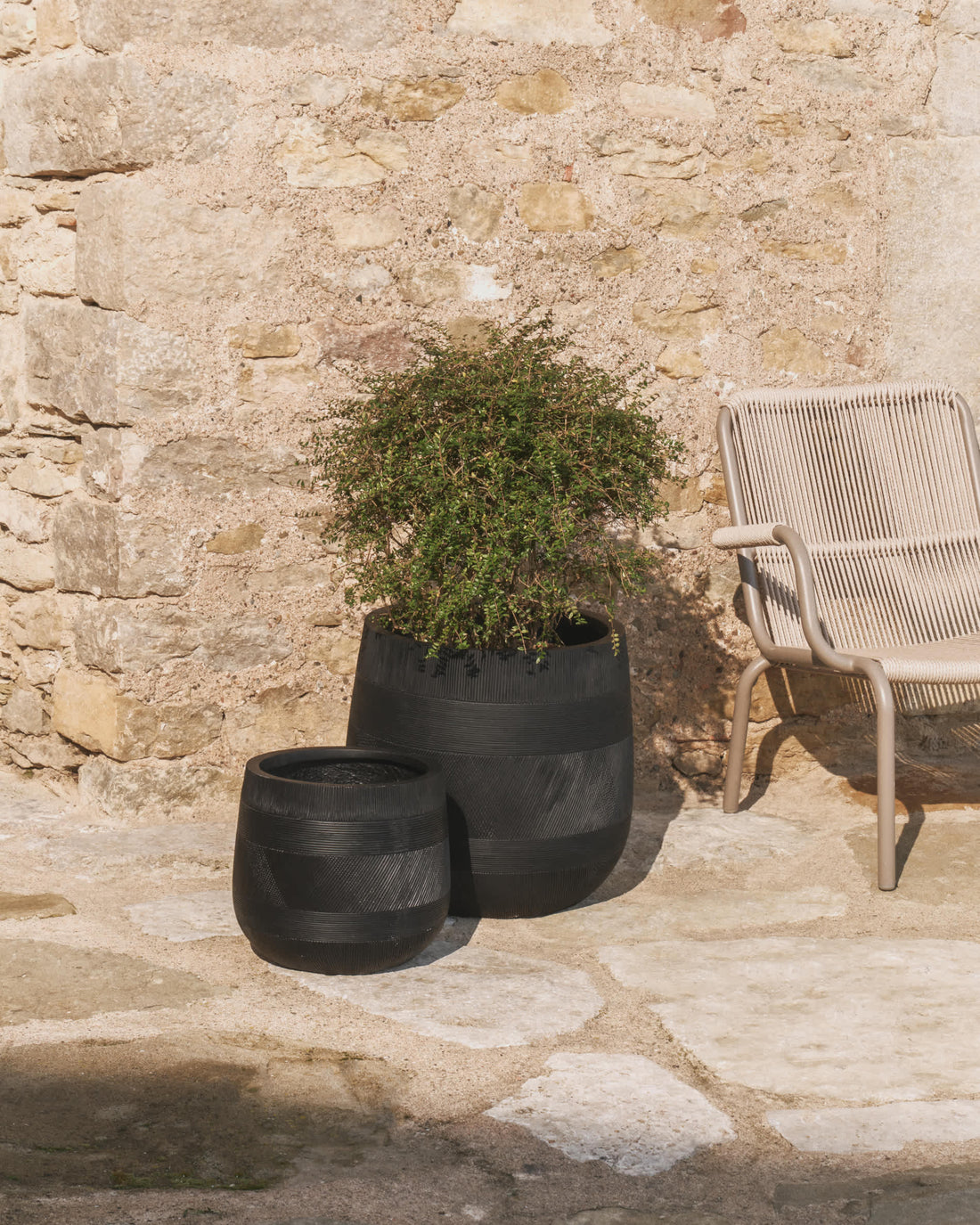Ensemble de 2 cache-pots Fornells – mise en ambiance extérieure