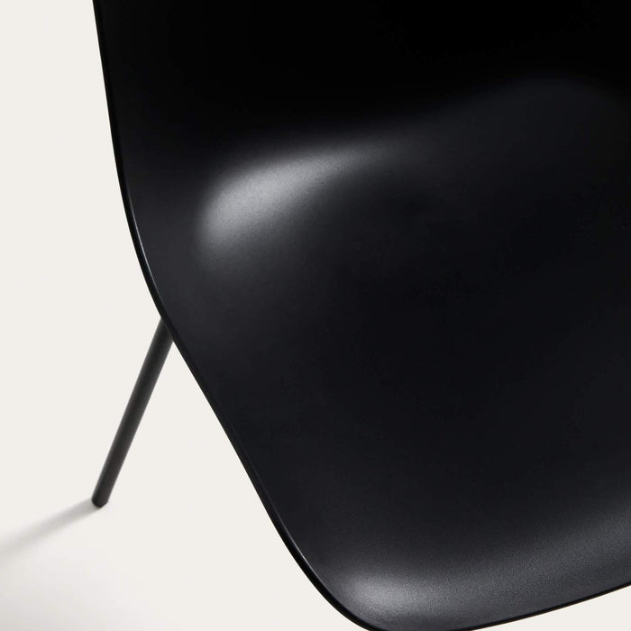 Chaise Alaró noire – détail des pieds