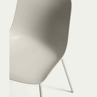 Chaise Alaró beige – détail des pieds