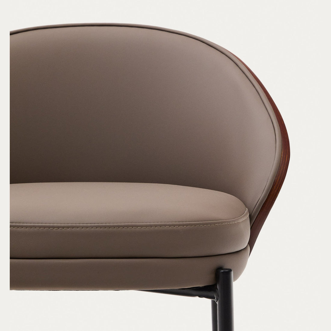 Tabouret Brava 77cm marron – détail de l'assise en polyuréthane