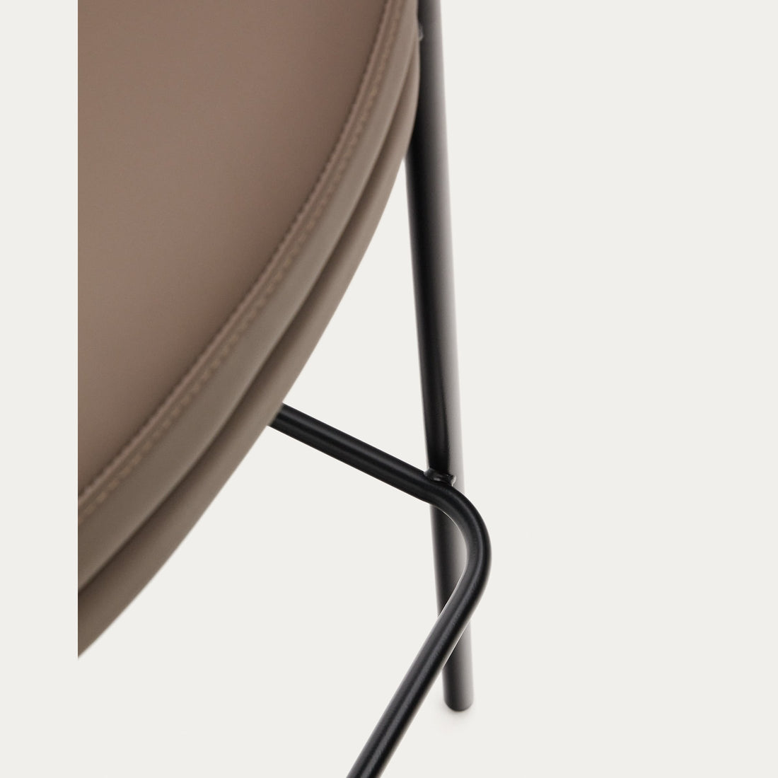 Tabouret Brava 77cm marron – détail de la finition