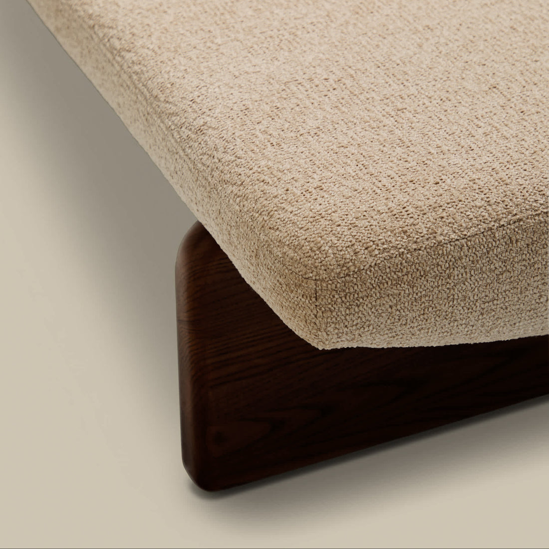 Banc Begur – détail du tissu chenille beige
