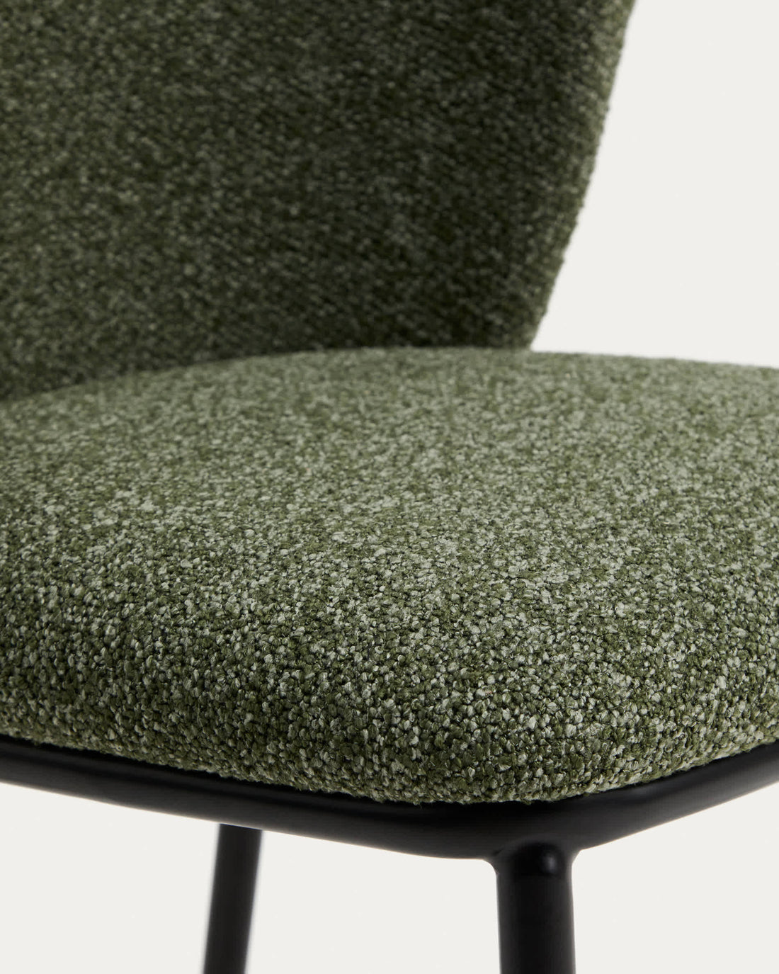 Chaise Avena vert foncé en chenille, vue de détail assise