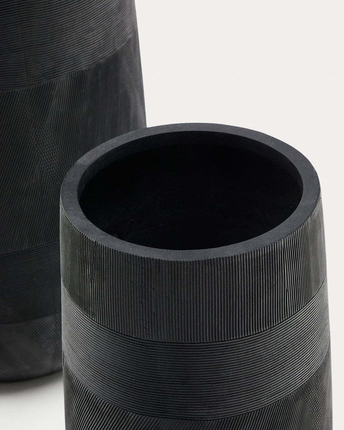 Cache-pot Solsona noir – vue de côté