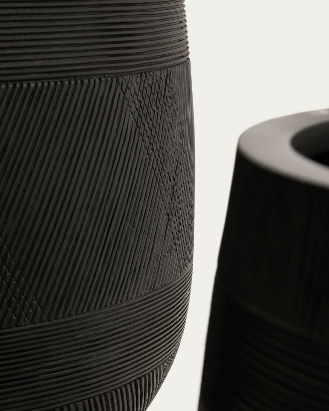 Cache-pot Fornells noir – vue de détail