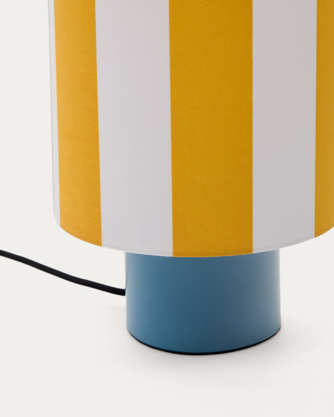 Lampe à poser Alcoi – détail abat-jour rayures