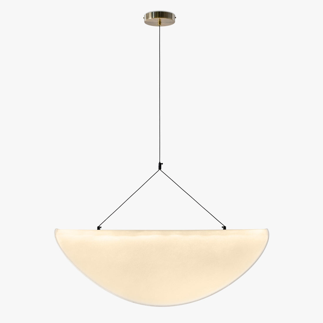 Suspension Fukui blanc et laiton brossé – vue rapprochée du câble