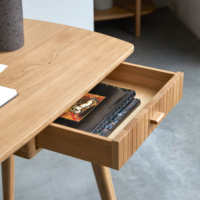 Bureau Yaël – détail du tiroir et du plateau en chêne huilé