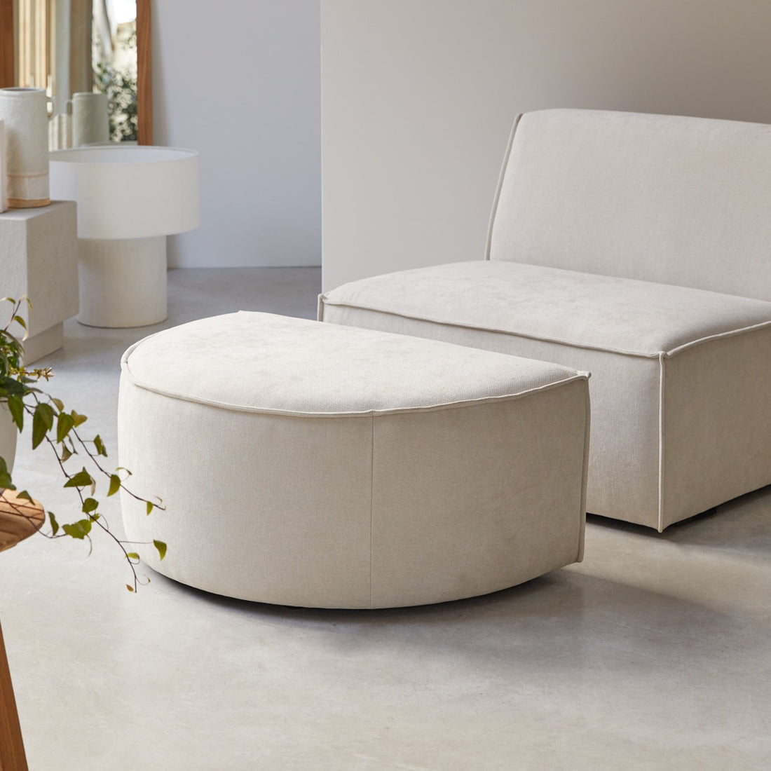 Pouf Dario en tissu beige – vue détourée