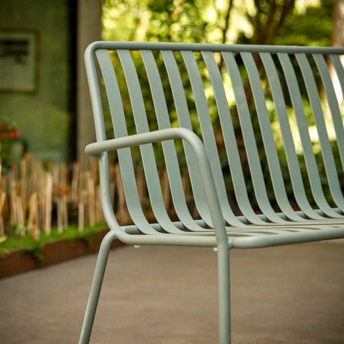 Banc de jardin Gaby vert – mise en ambiance terrasse