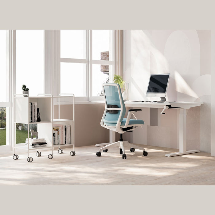 Bureau assis-debout Mobility – bureau individuel dans un espace lumineux