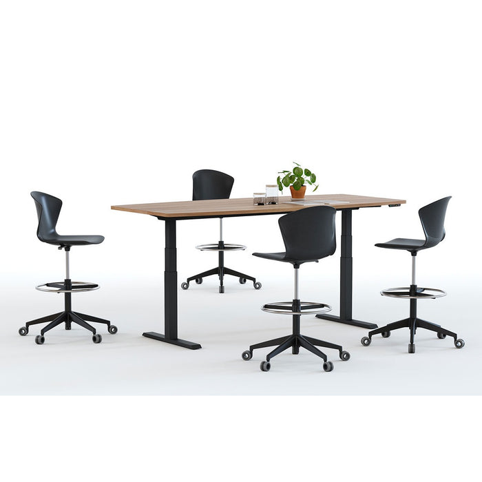 Bureau assis-debout Mobility chêne pieds noirs – version réunion détourée