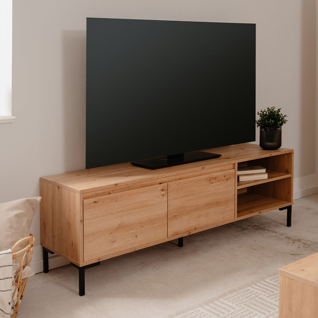 Meuble TV Plobin – abattants ouverts sur les rangements