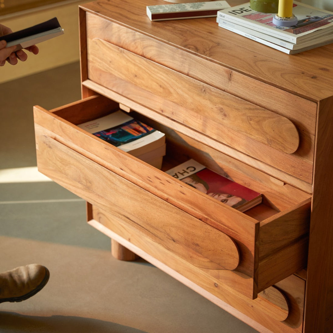 Commode Olga acacia massif - vue 5