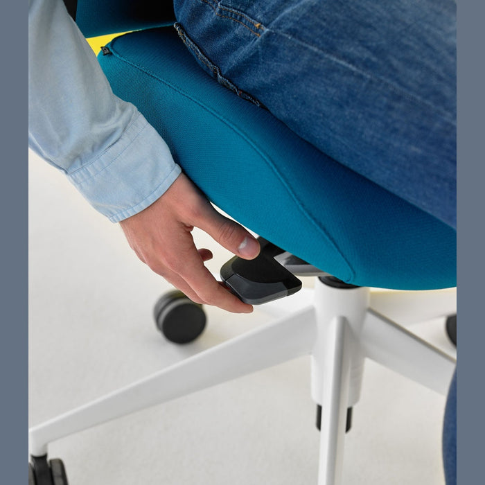 Siège de bureau TNK Flex – détail du réglage sous l'assise