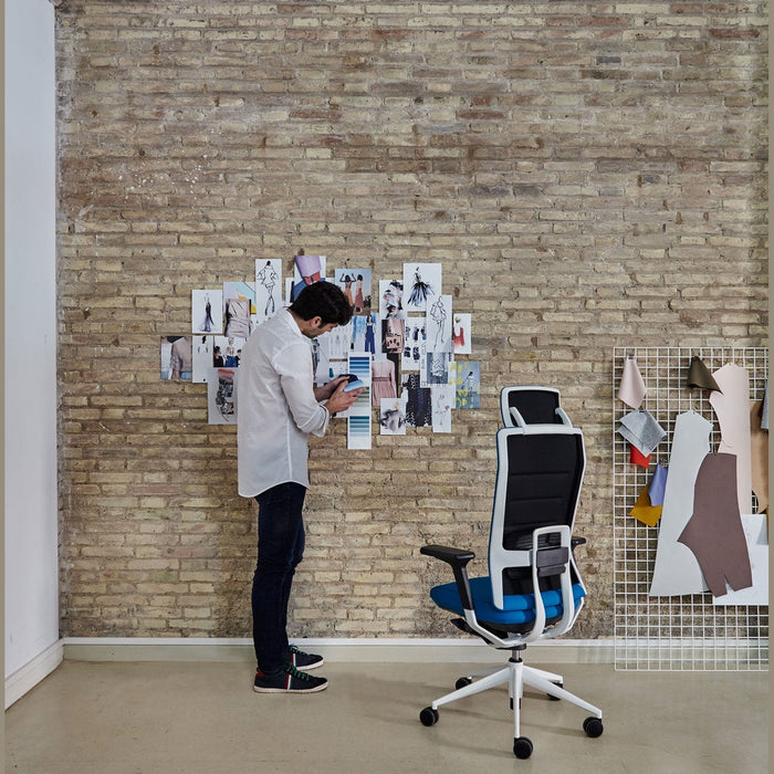 Siège de bureau TNK Flex – en situation dans un atelier créatif
