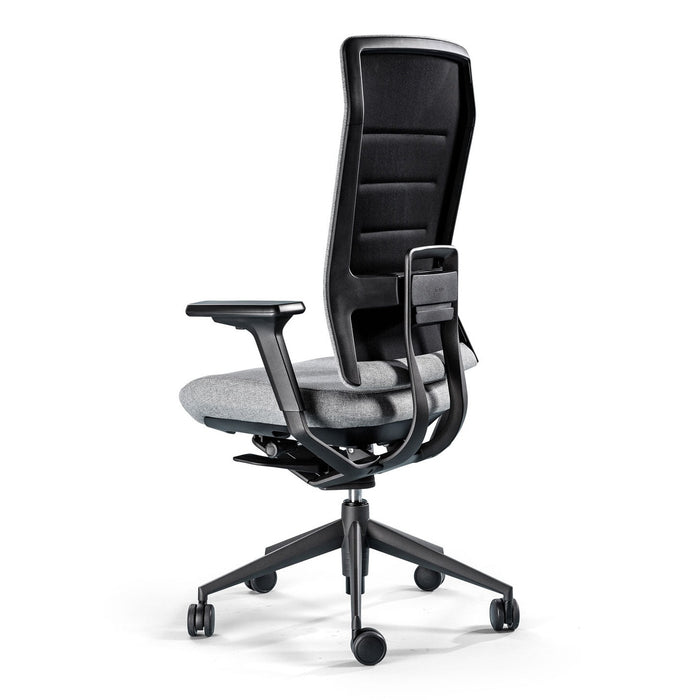 Siège de bureau TNK Flex maille noire assise grise – vue de dos détourée