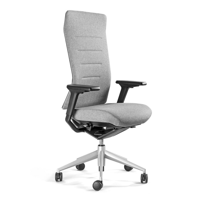 Siège de bureau TNK Flex gris piètement aluminium poli – vue de trois quarts détourée