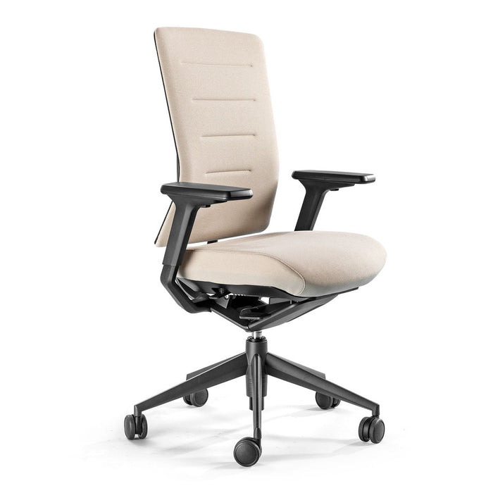 Siège de bureau TNK Flex beige – vue de trois quarts détourée