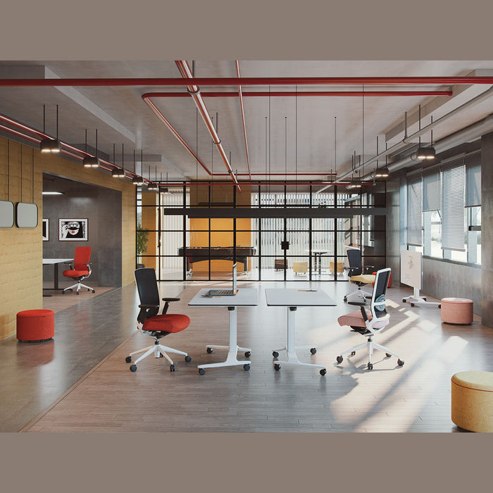 Siège de bureau TNK Flex – dans un open space industriel
