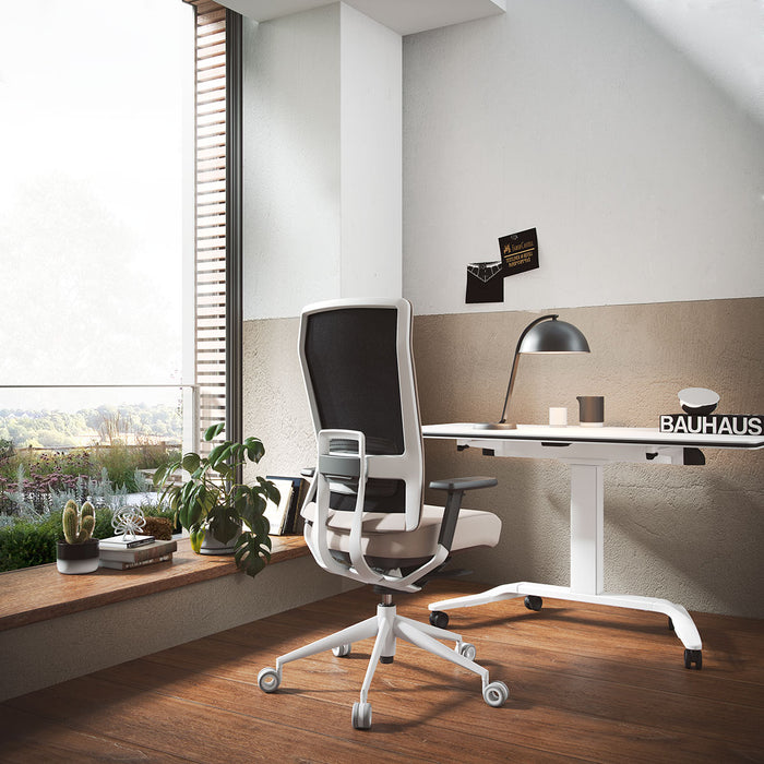 Siège de bureau TNK Flex cadre blanc – bureau individuel près d'une fenêtre