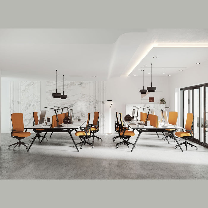 Siège de bureau TNK Flex orange – grande salle de travail