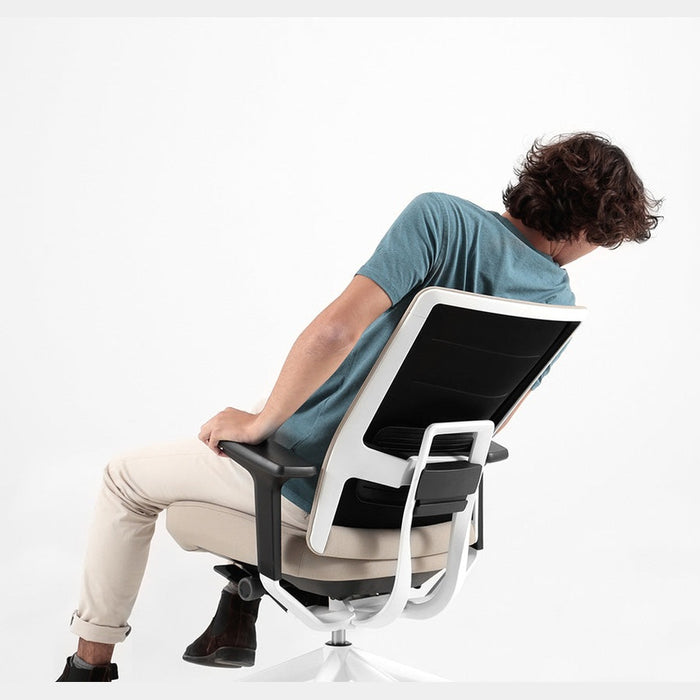Siège de bureau TNK Flex – flexion latérale du dossier